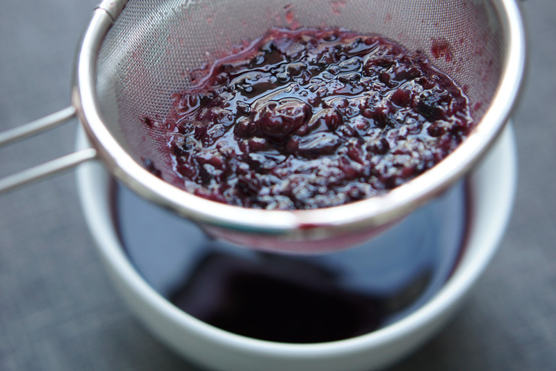 making blueberry simple syrup