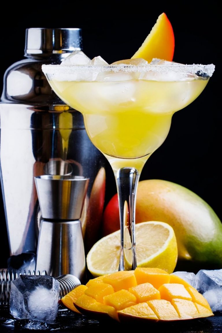Refreshing & Light Mango Daiquiri Savored Sips