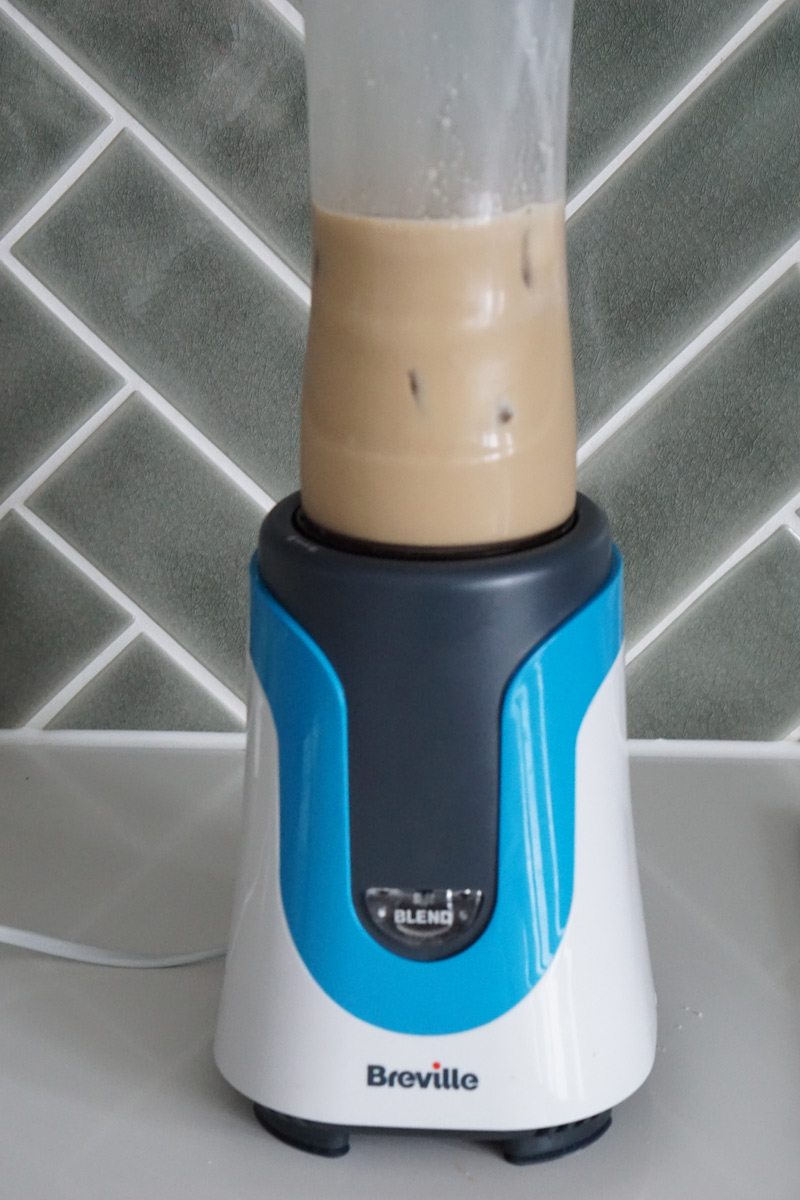 I de fleste tilfælde fjer Mor Blended Iced Coffee Frappe - Savored Sips