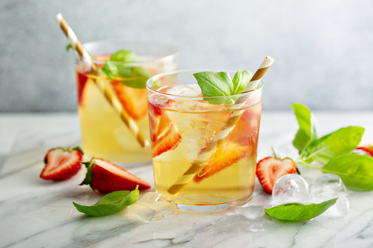 https://savoredsips.com/wp-content/uploads/2021/05/strawberry-iced-tea-lemonade-featured.jpg