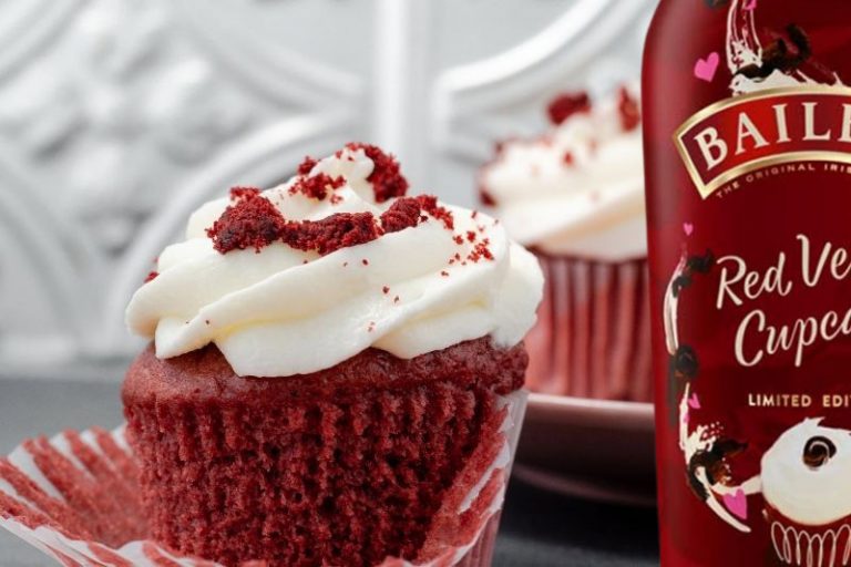 Easy Bailey&amp;#39;s Red Velvet Cupcakes - Savored Sips