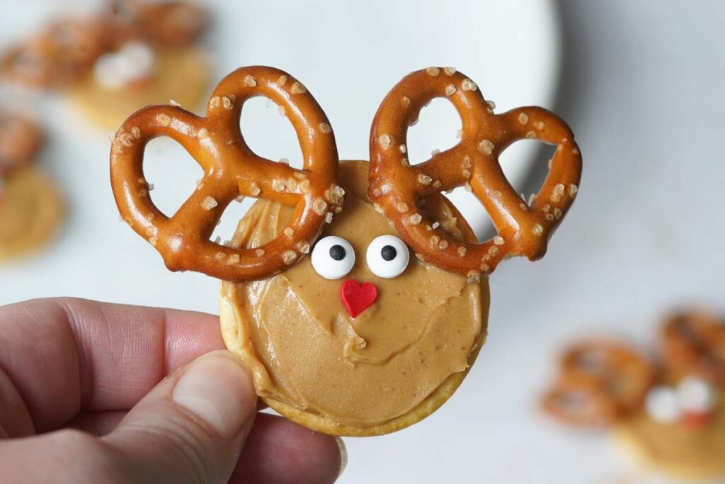 Reindeer peanut butter crackers