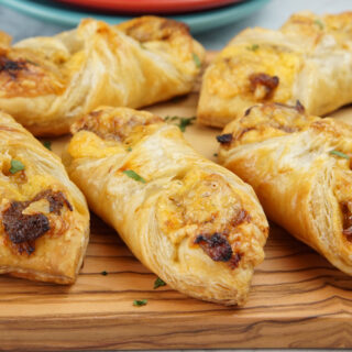 Pulled pork puff pastries