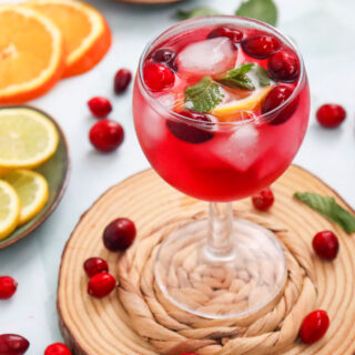 non-alcoholic cranberry spritz