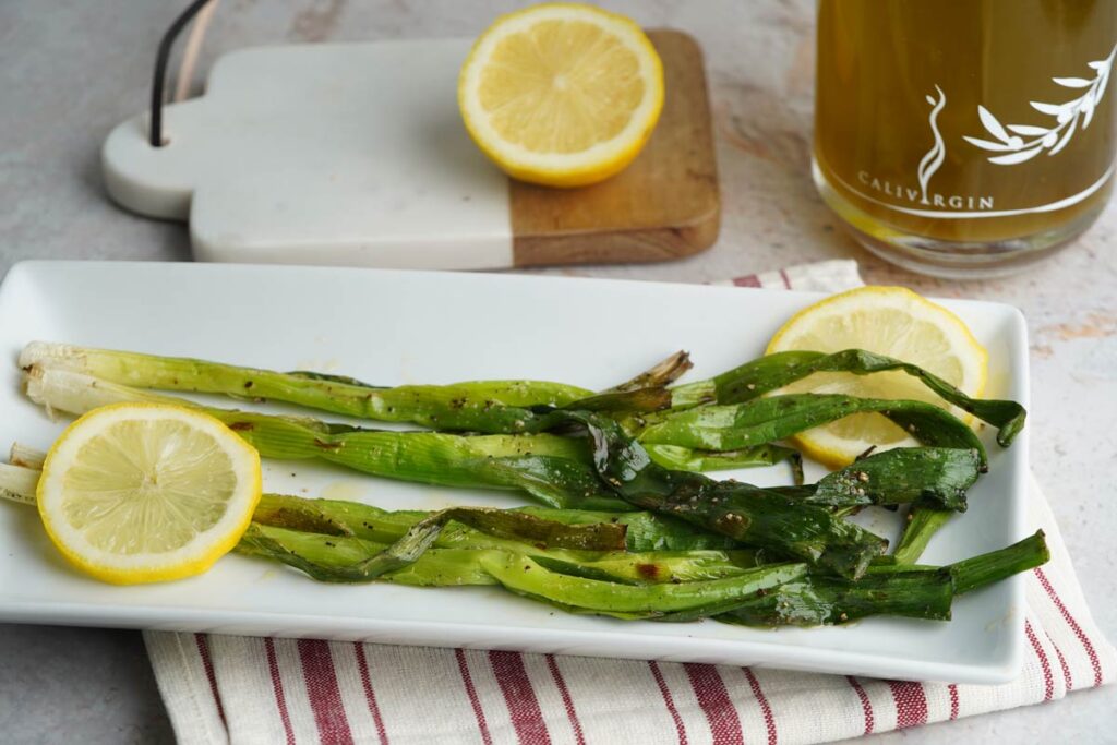 Grilled spring onions