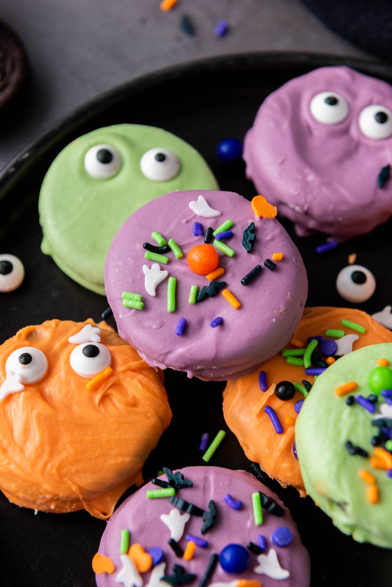 Halloween dipped oreo treats
