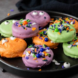 Halloween dipped oreo treats