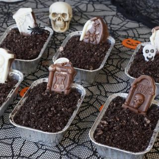graveyard dirt cakes