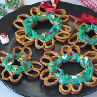 Christmas Pretzel Wreaths