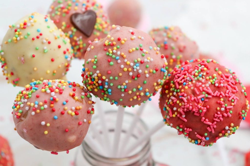 Valentine’s Day Cake Pops