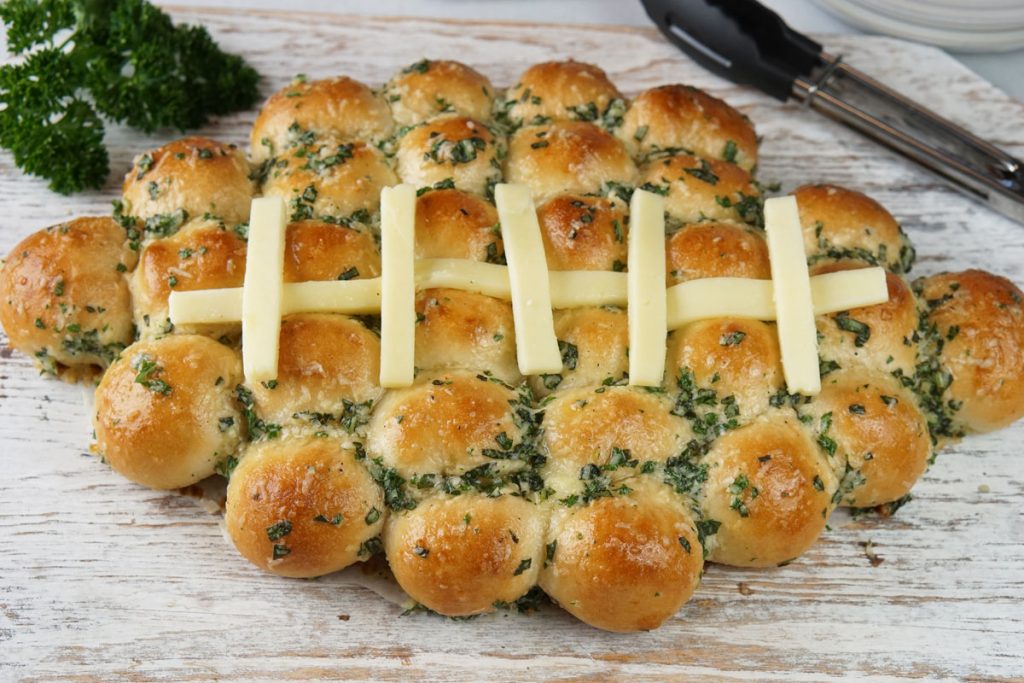 Cheesy stuffed garlic bread